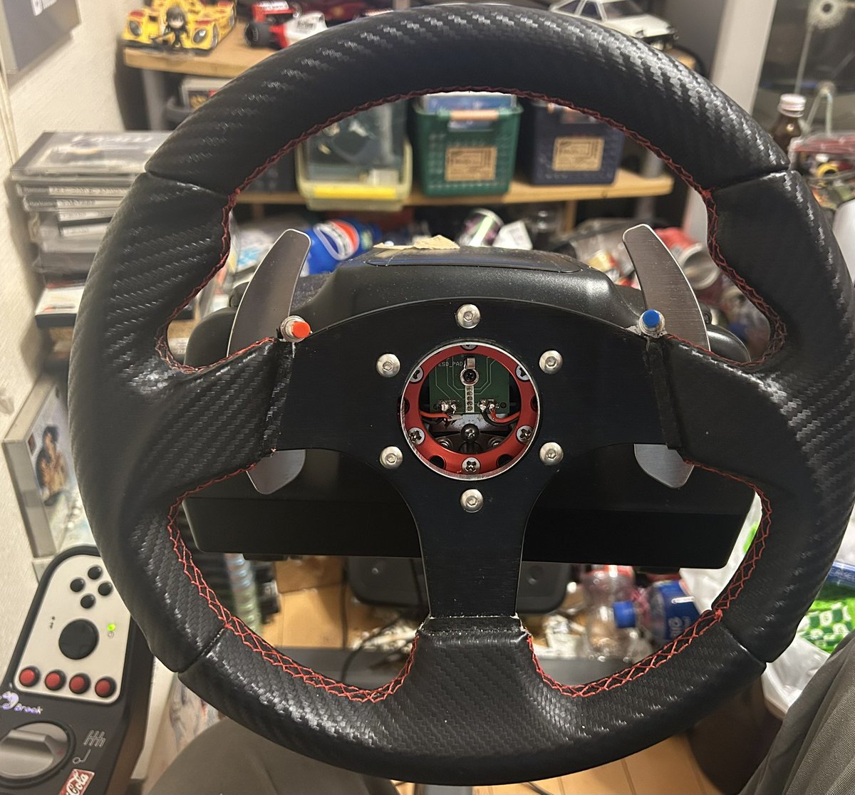 Hayasaka_RA109's tweet image. Amazonからスイッチ類のボタンが届いたのでG25にハンダで付けたが…
結局ボタンは反応しなかった…
配線は間違ってないと思うけどな…
とりあえず現状このボタンは飾りです。
#ハンコン #G25 #レースゲーム #レースシム