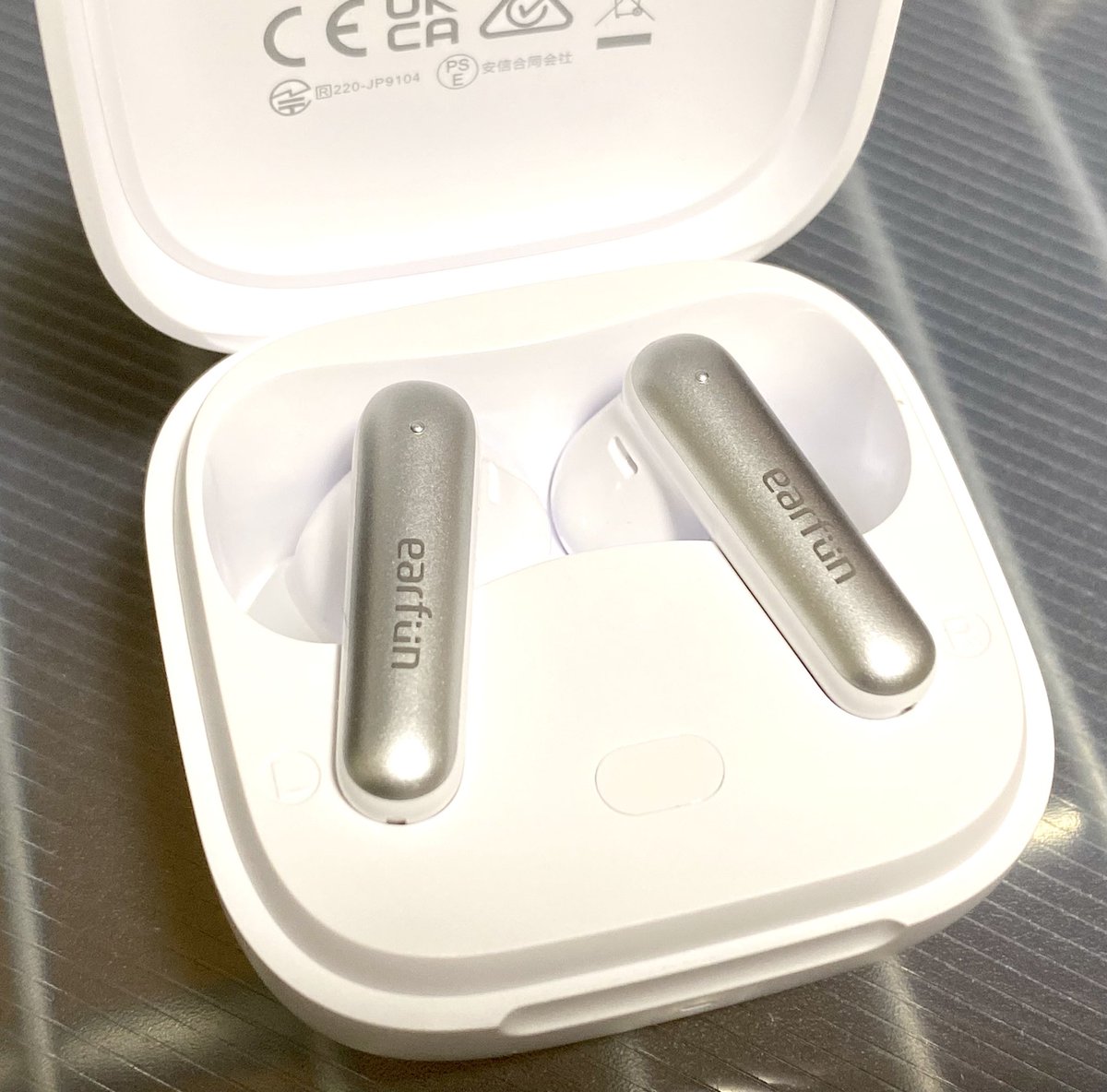 psyche_lain's tweet image. #EarFunの秋
EarFun Air Pro 4i 
ANC性能が欲しくて購入しメッチャクチャ満足
アプリでANCモード選択出来て、自分はAIモードが一番良かった

難点は、案内音声を日本語にしたら、語彙が怪しい日本語なこと
後はイヤーピースが独自形状なので、耳に合った代替製品を使えないことかな