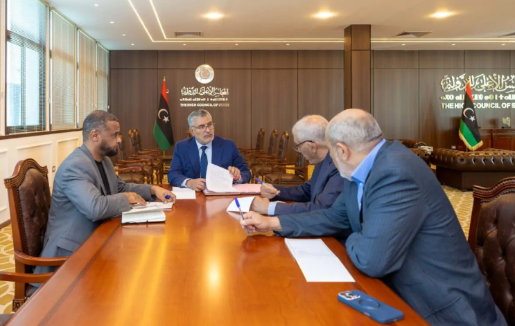 عقد مكتب رئاسة المجلس الأعلى للدولة اجتماعاً ناقش الاجتماع تنظيم سير عمل المجلس، متابعة تنفيذ قراراته السابقة، واستعراض المستجدات السياسية الراهنة والتطورات الوطنية، في إطار جهود مكتب الرئاسة لتنسيق عمل المجلس وتعزيز دوره التشريعي والرقابي، بما يسهم في تحقيق الاستقرار