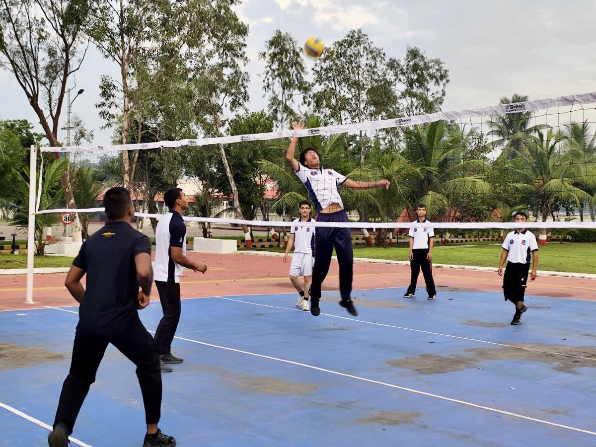 INS_Vishwakarma's tweet photo. 🏐 Game. Set. Camaraderie!✨
Undertrainees of #INS_Vishwakarma & NCC Ladakh cadets clashed in a thrilling volleyball match—full of Josh, teamwork & motivation!💪
A day that spiked bonds & inspired many to dream of joining the elite #IndianNavy ⚓
#JoshUnlimited
#LargeNavyMindset https://t.co/kziNbxKr3Q