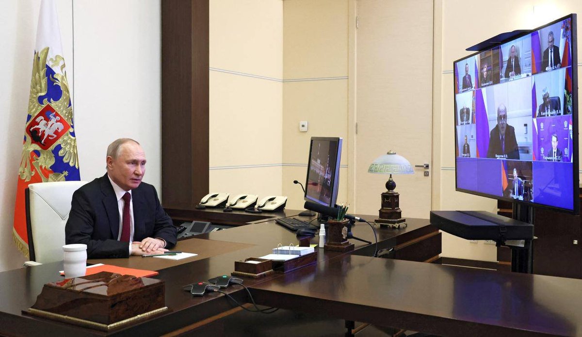 The Times writes that Putin runs Russia from three completely identical windowless offices in different regions.

All the offices are equipped and furnished absolutely identically — from the exact placement of a pencil holder with a double-headed eagle on a polished desk to ten