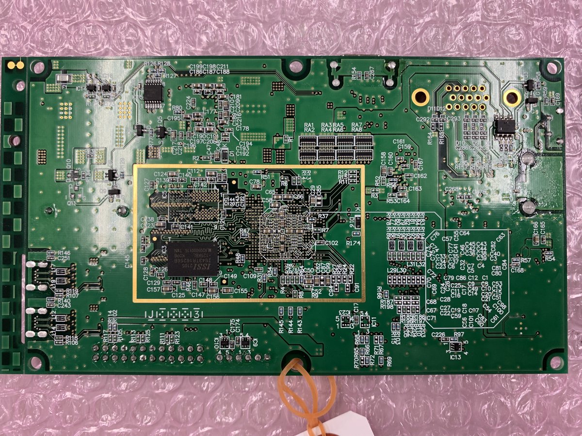 その昔、PCを自作しました。(回路設計をして回路のデバッグしてOSをセルフビルドしてメモリのキャリブレーション結果をブートローダーに反映してGUI付きLinuxが起動してQtアプリが起動する所まで)

惜しむべくは微妙にPCではないところ。