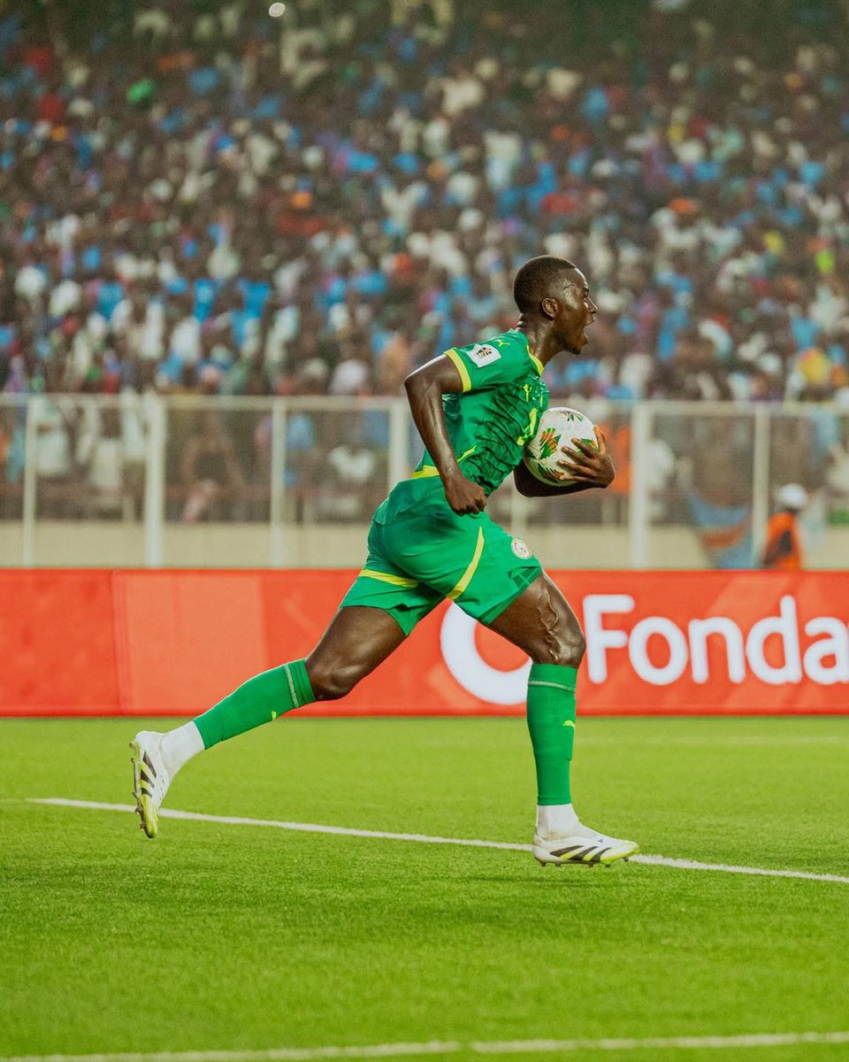 CherifSadio's tweet image. Le parcours de Pape Alassane Gueye, sa progression, ses performances constantes et sa rage de vaincre forcent l’admiration et donnent raison à ceux qui ont très tôt détecter ses qualités de milieu de terrain moderne. Il fait partie de ces Lions qui déçoivent rarement en équipe…