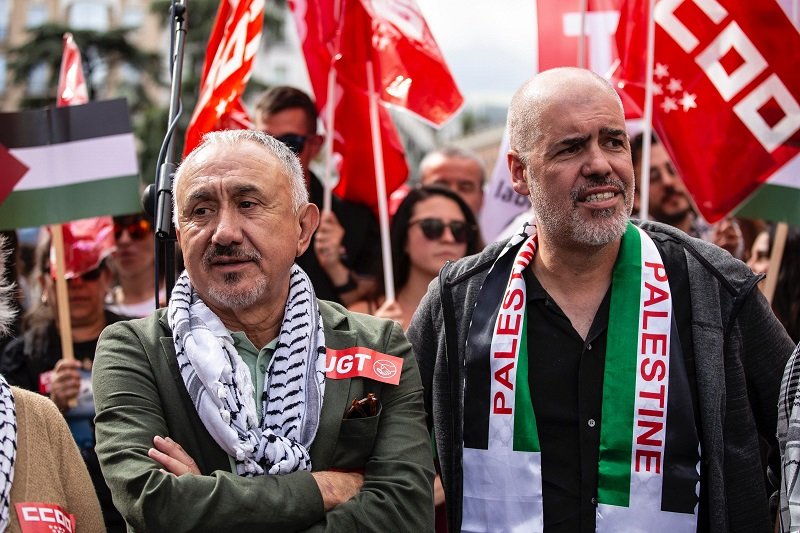 ‼️ COMUNICADO DE UGT Y CCOO

Pese a la derecha, la batalla por reducir la jornada está ganada en la sociedad

➡️ UGT y CCOO reclaman que el nuevo diseño del control horario se apruebe en el próximo Consejo de Ministros, sin excusas y sin retrasos, un sistema de registro horario