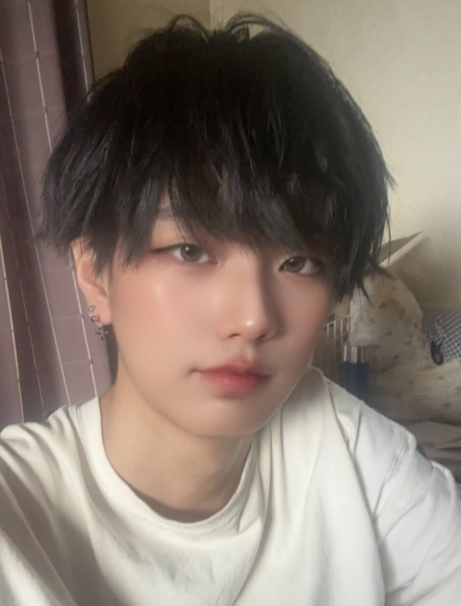 なんか今日めっちゃビジュ良い気がしたからお写真！！✨

どう？？
かっこいい？？