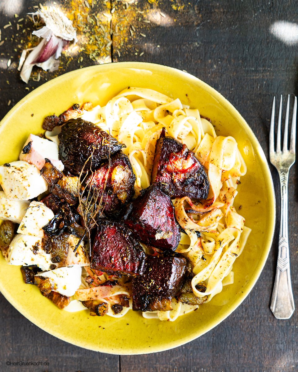 HerrGruenkocht's tweet image. Jetzt mit Rezept: Im Ofen geröstete Rote Bete auf Tagliatelle
herrgruenkocht.de/im-ofen-geroes…
#Spätsommer #RoteBete #Pasta #Tagliatelle #HerrGruenkocht #vegetarisch