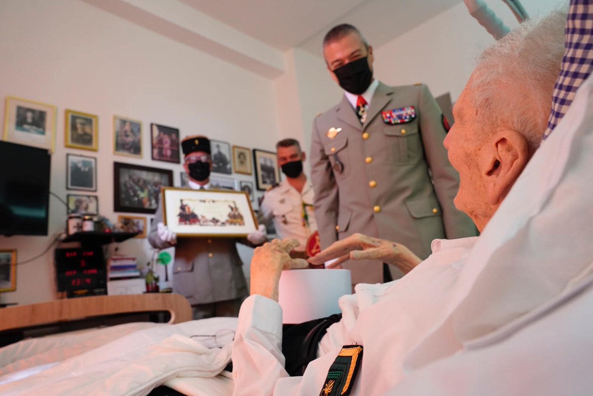 Le 1er octobre,  le général #ThierryBurkhard, ancien <a href="/CEMA_FR/">Chef d'état-major des armées</a> devrait prendre la tête de <a href="/O2LaLiberation/">Ordre de la Libération - Invalides</a> et devenir ainsi délégué national de l'Ordre de la Libération.
ainsi-va-le-monde.blogspot.com 
<a href="/axelmat/">Ferreira</a> <a href="/ocoredo/">OCOREDO</a> <a href="/hervechabaud/">herve chabaud</a> <a href="/Elysee/">Élysée</a> <a href="/VincentCrouzet4/">Vincent Crouzet, alias Victor K</a> <a href="/Emdupuy/">Dupuy Emmanuel</a>