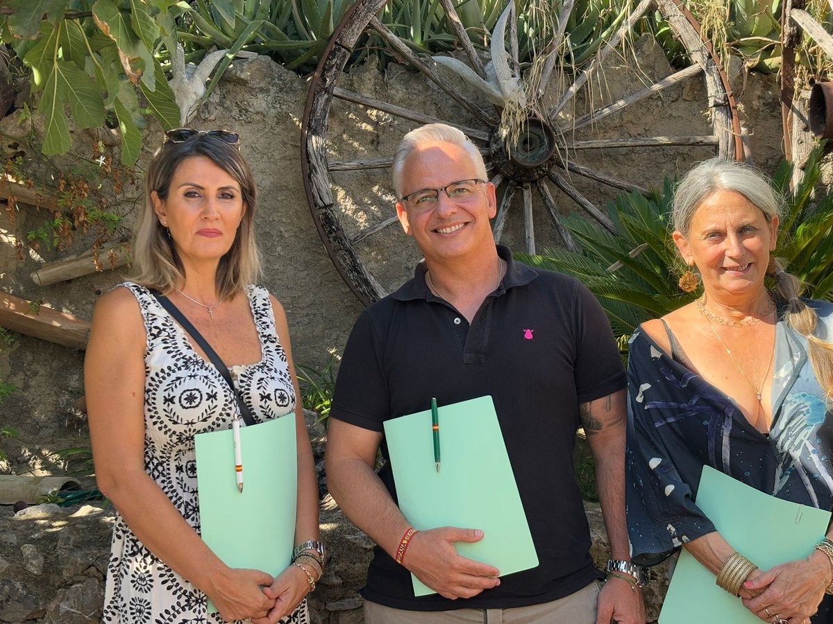 📌 Arrancamos el nuevo curso político en VOX Calvià.

Reunión del Coordinador y las vicecoordinadoras para poner en marcha la agenda de trabajo de los próximos meses.

💚 Unidad, compromiso y firmeza al servicio de nuestros vecinos.

#VOXCalvià #UnidosPorCalvià