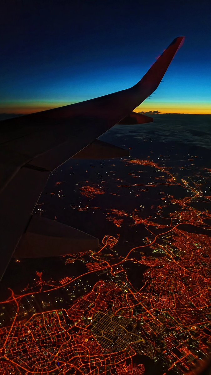 Gün doğumuna gökyüzünde şahit olmak🌤️🛫