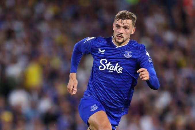 paulnealon90's tweet photo. If Kiernan Dewsbury-Hall is considering playing for Ireland, we need to do all we can to get him. He's exactly the midfielder that we dont have. Evan Ferguson and Troy Parrott would 100% benefit from playing with him behind them. Go and get it done if possible. https://t.co/iPASlrw3wJ