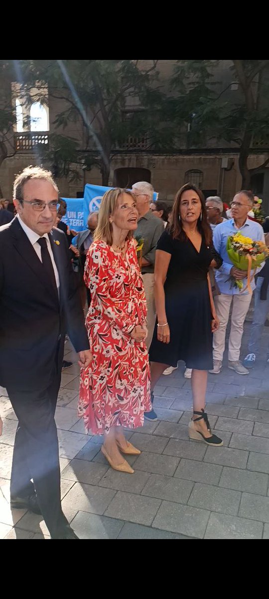 ✊ El Baix Llobregat diu NO A L'AMPLIACIÓ DE L'AEROPORT! 
#SantBoi #Diada #NiUnPamDeTerra