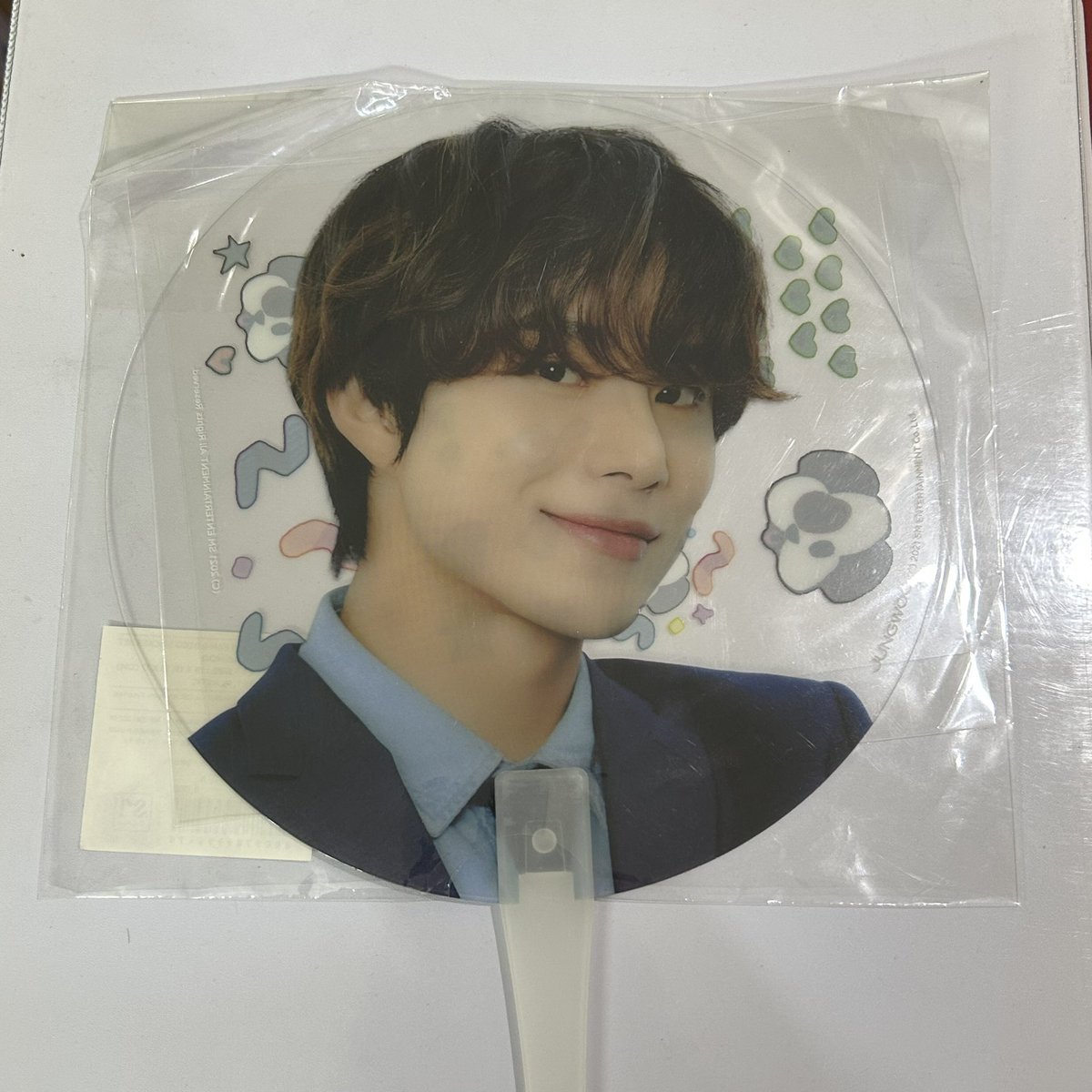 Kformylife's tweet photo. WTS Jungwoo clear fan / picket 
Official item from sm 
Condition: brand new and unused 
rm 15

#pasarNCTmy #pasarNCT https://t.co/Y6jZ486HZ0