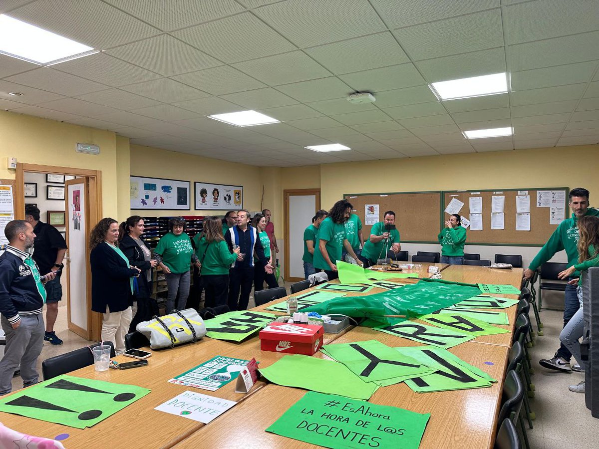 STEC_Cantabria's tweet image. ⌛ Con datos del 50% de los institutos, el seguimiento de la huelga en Enseñanzas Medias es del 45,2 %.
En breves comienzan las concentraciones en Castro, Laredo, Santander y Cabezón.
Y esta tarde, con l@s maestr@s también a Torrelavega (18 h.)
#EsAhora