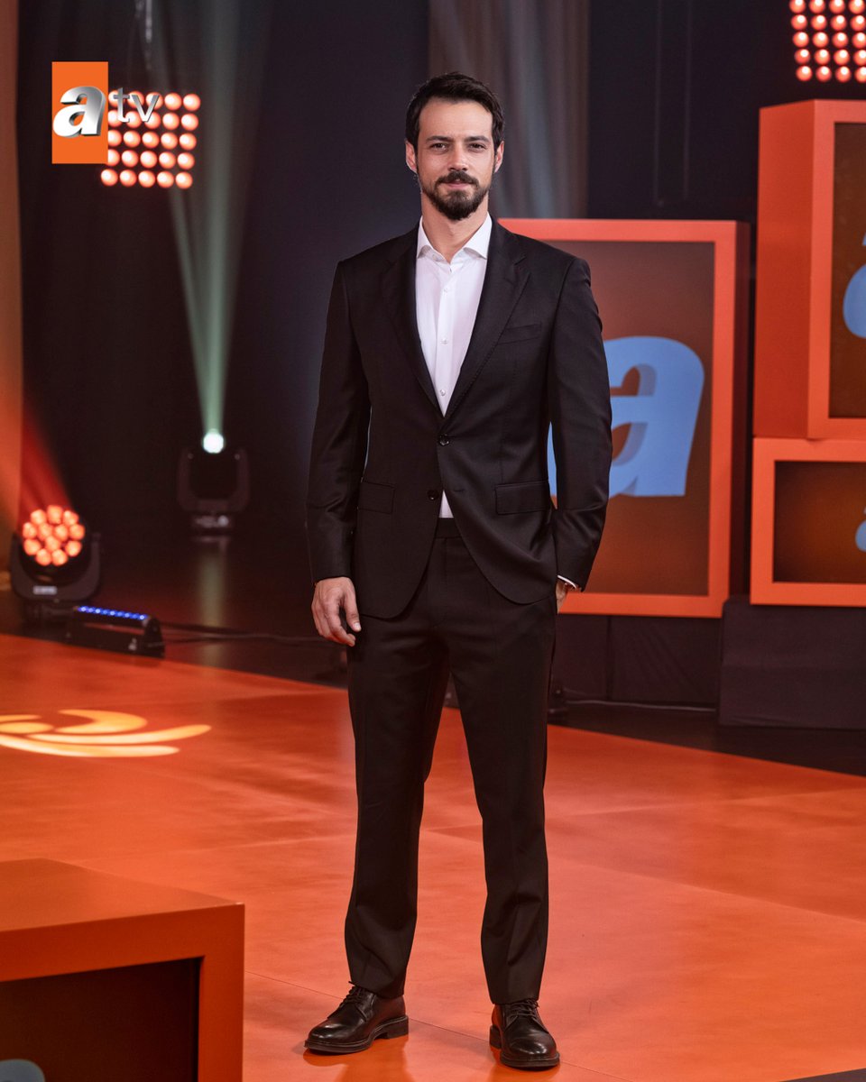 orhanbeydizisi's tweet photo. atv yeni sezon tanıtımında Kuruluş rüzgarı ⚔️
@atvcomtr https://t.co/w8OAzt7tjB