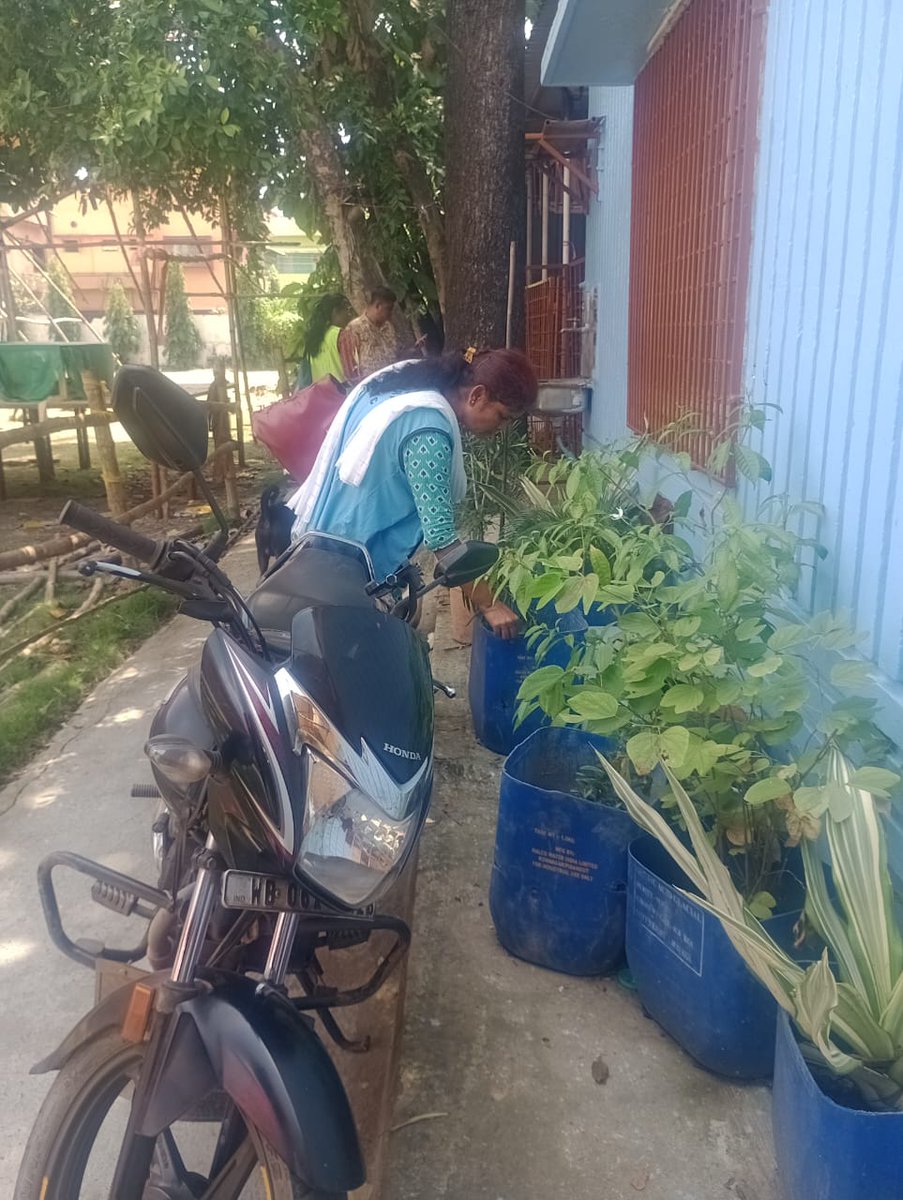 kmc_kolkata's tweet image. A few pictures of the frontline workers of the Vector Control Team on duty across the city.

#VectorControlByKMC #KMConDuty