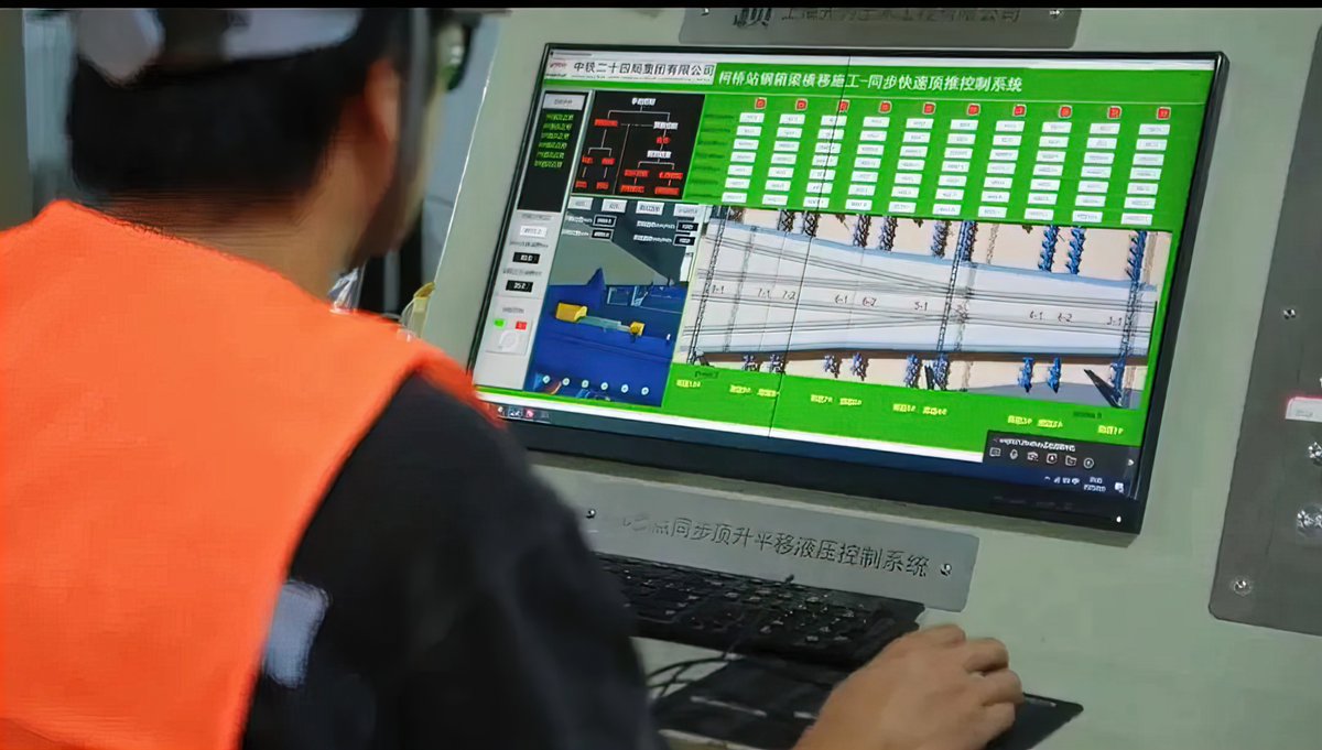 CRCCNews's tweet photo. #CRCCTech A milestone in Shaoxing, #Zhejiang! On Sept 10, #CRCC replaced a 4,000-tonne steel box girder with AI precision — a first in the nation’s rail sector.
Millimeter-level accuracy marks a new record and a smarter path for railway modernization. https://t.co/evYs65GMcj