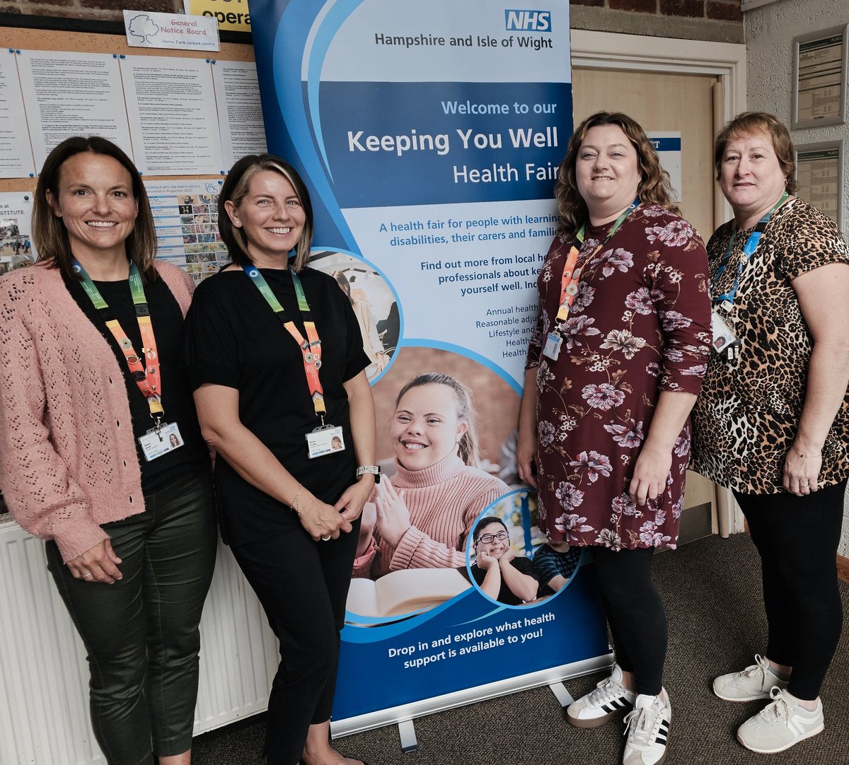 LDstrategichea1's tweet photo. We are all here in #Petersfield at #KeepingYouWell #event organised for people with a ##LearningDisability, their #carers and #families with various stands from services such as #Life4Life #SCAS #Gloji and #HIOWH-HealthFacilitation team! Come and join us, details in comments ⬇️ https://t.co/rlakT2dGF1