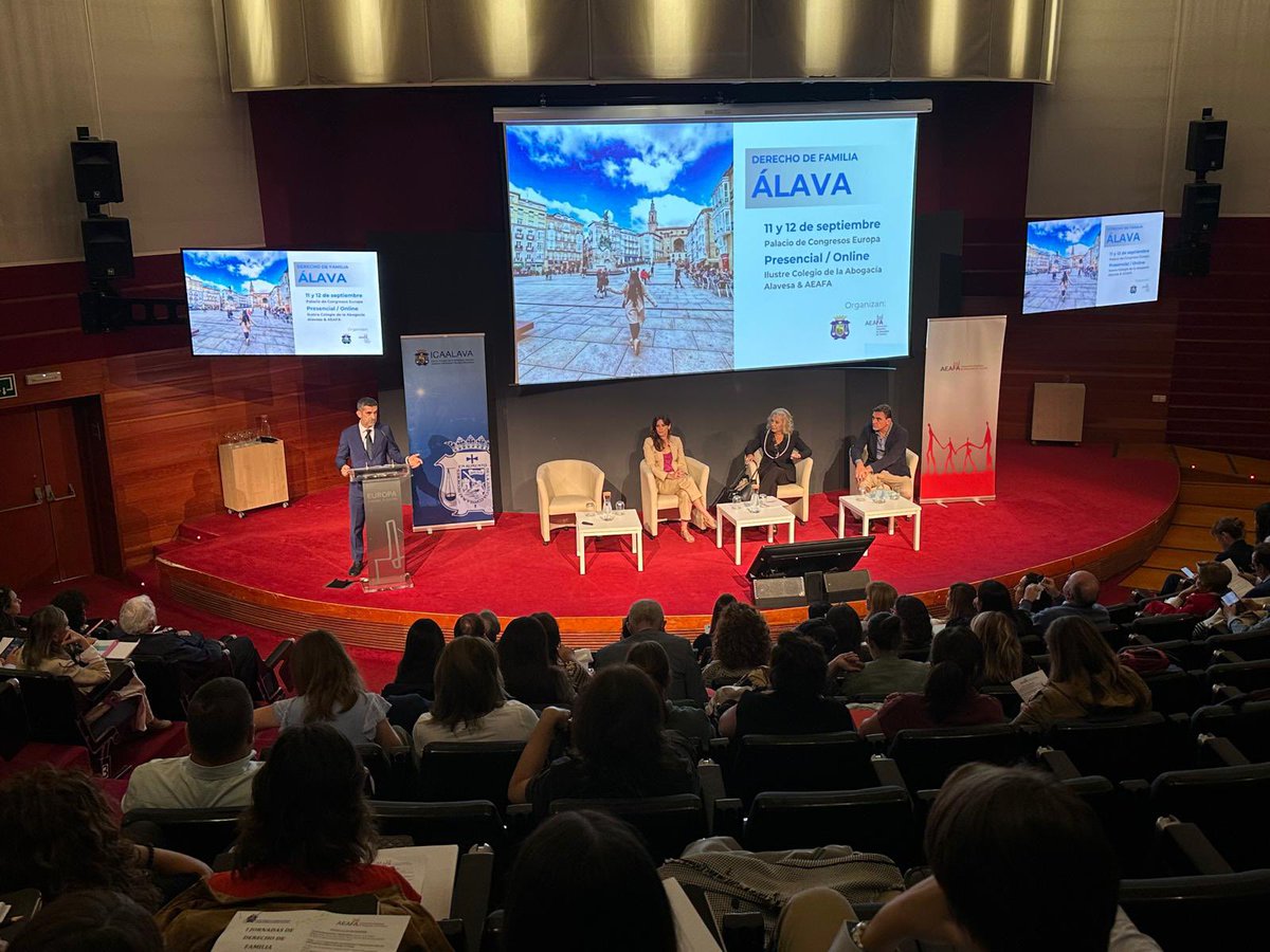 El derecho de familia es una disciplina clave para garantizar la igualdad y el bienestar social 👩‍👩‍👦⚖️. Nos ayuda a regular las relaciones familiares, a mediar en momentos difíciles y a proteger a quienes más apoyo necesitan: menores y personas con discapacidad.

Un placer