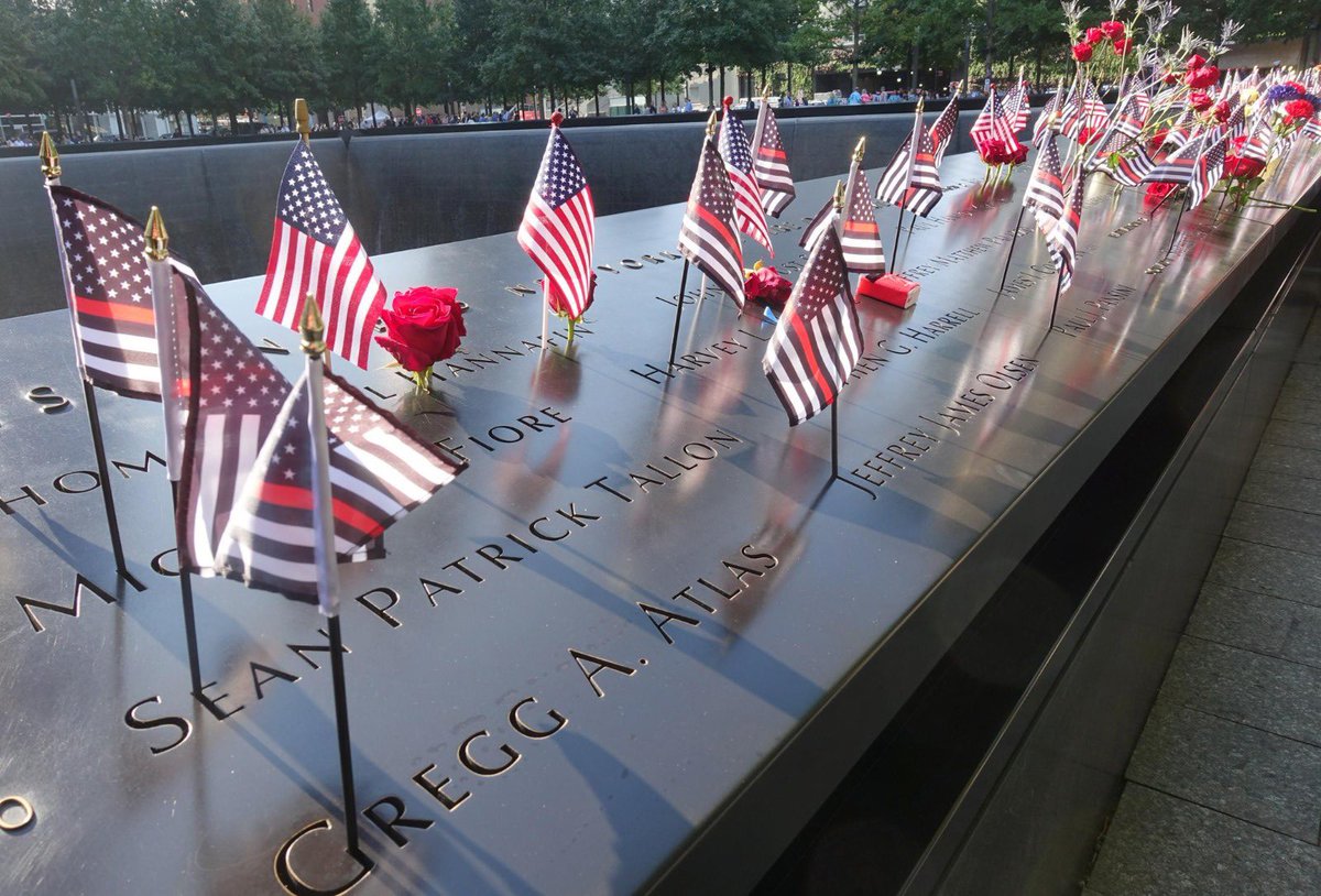 Aujourd’hui, le monde se souvient.
Cette date reste gravée dans nos mémoires : il y a 24 ans, des attentats ont frappé les États-Unis, brisant des milliers de vies et marquant l’histoire à jamais. En ce jour de commémoration, mes pensées vont à toutes les victimes et à leurs