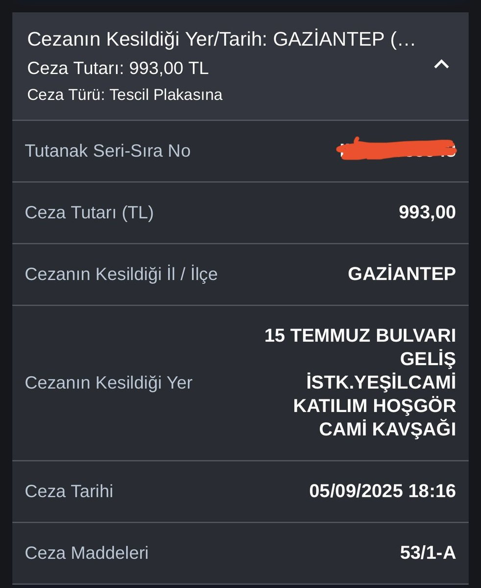 leameleus's tweet photo. Trafik akarken yavaşlayıp sohbet eden iki araçtan biri olan EDS aracına korna basmanın cezası bu işte herhangi hatam olmamasına rağmen olay yaşandıktan sonra aracımın içine bakışından böyle birşey yapacağını biliyordum ben bu işin peşini bırakmayacağım @GundemiAntep27 https://t.co/29PNuxc1wz