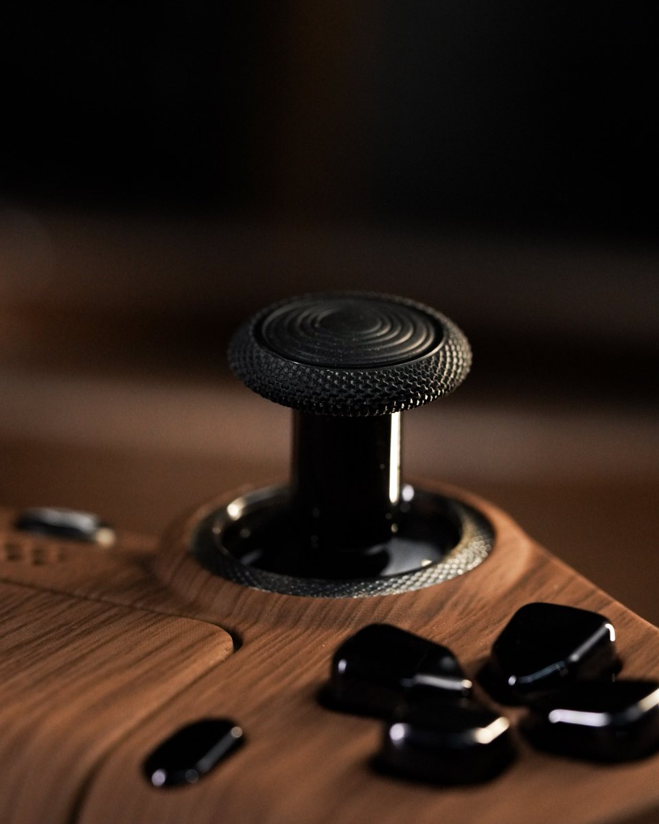 HexController's tweet image. If you're into cozy, nature-inspired desk setups, this controller might be your next obsession. 🪵