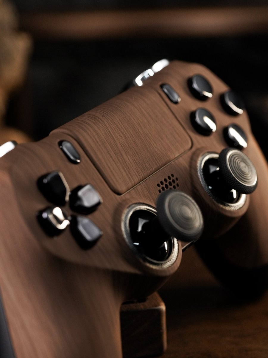HexController's tweet image. If you're into cozy, nature-inspired desk setups, this controller might be your next obsession. 🪵