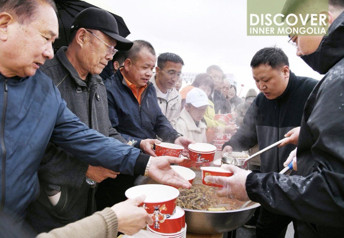 InnerMongolia22's tweet image. #Ulanqab, #InnerMongolia, is alive with #flavor and tradition! 🍗🎭🎉

This summer, visitors enjoyed a blend of local specialties—like Fengzhen mooncakes—alongside immersive cultural experiences.