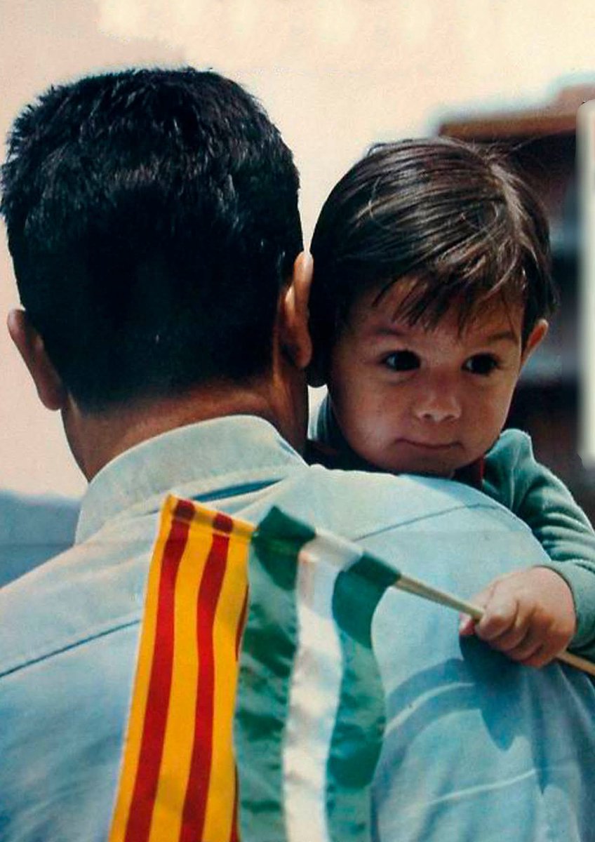 Feliz día al pueblo trabajador de Catalunya. Un abrazo fraternal desde Andalucía. Luchemos juntos contra el Régimen del 78 desde el internacionalismo. 

Unámonos contra España por nuestras repúblicas. 

#11s2025 #Diada2025