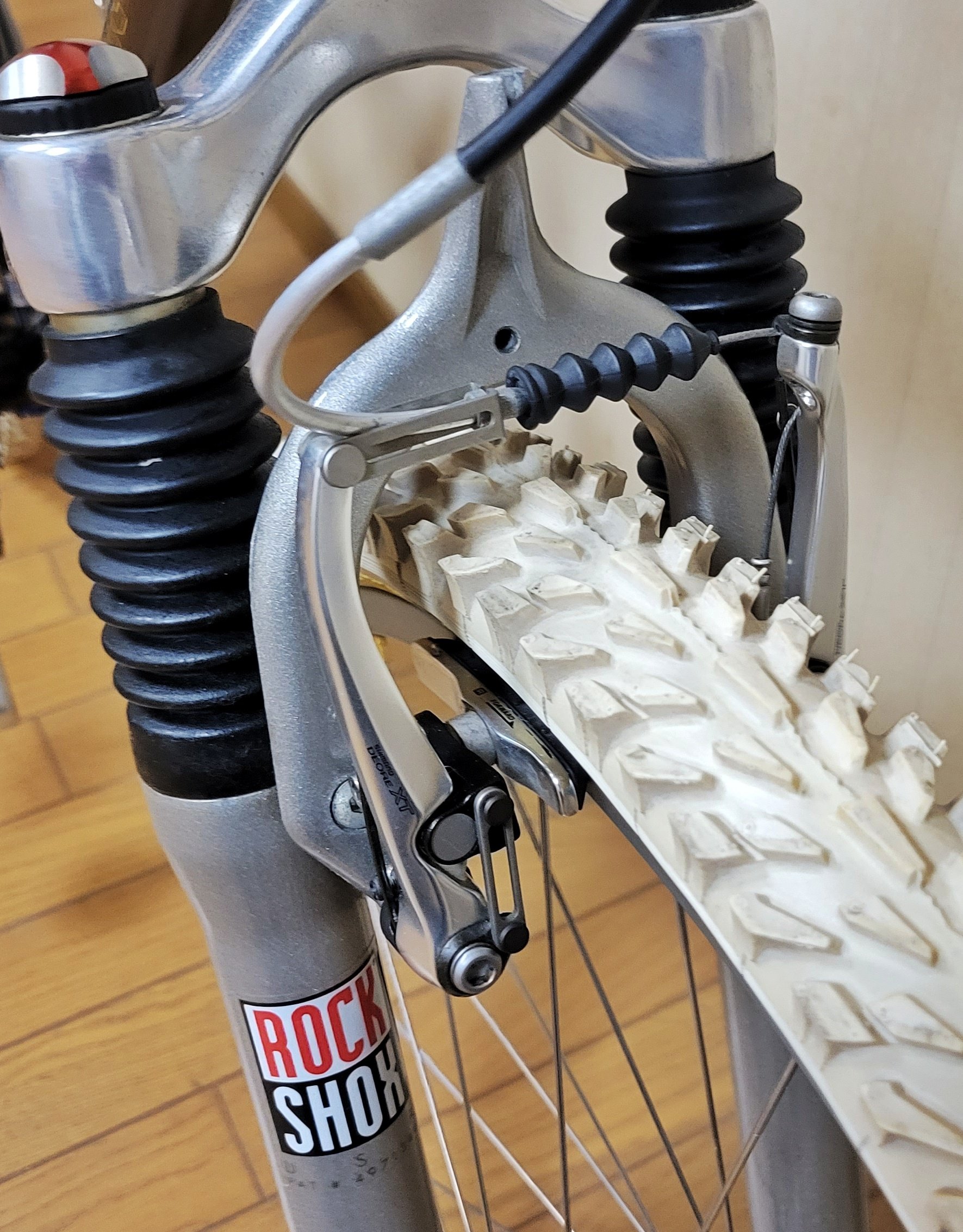 お子様に！【OPUS】 オーパス beebike 後ブレーキ装備！三輪車