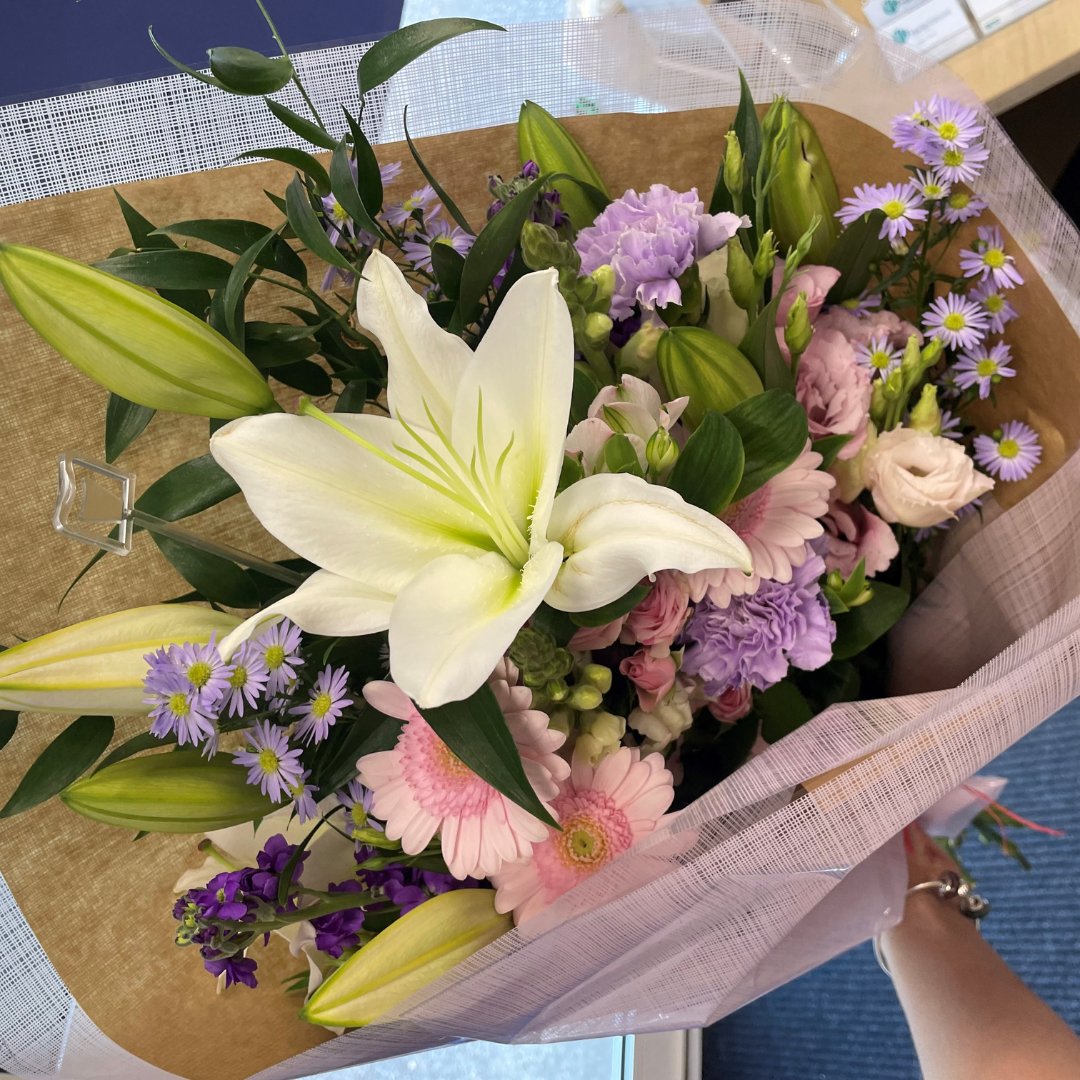 MartinTolhurst1's tweet image. Flowers and smiles for Charlotte Hatcher, Wills &amp;amp; Probate Executive! A small way to celebrate the big impact she makes with her work and support. 💐👏🏽 #TeamTolhurst