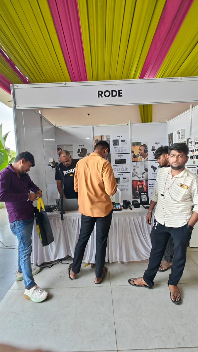 trimacindia's tweet image. Professionals, artists, and videographers are showing great interest in the RØDE Product Demonstration happening today 11th September 2025 at Deshmukh Mangal Karyalay, Tembhurni! 

#rode #wirelessgo