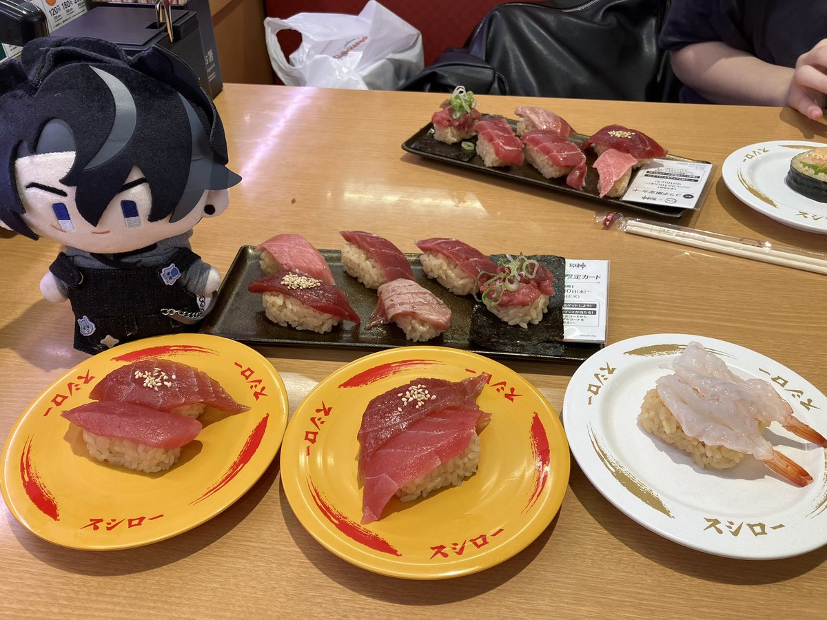 今日はすしろーもいてきた！おろるんは出なかったけどお寿司美味しかったからいいや