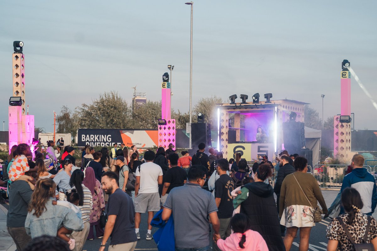 barkingriver's tweet photo. Emerge East 2025 brought thousands to Barking Riverside for our biggest festival yet, and it wouldn’t have been possible without the brilliant local organisations who made it happen.

Huge thanks to One Room Live, Barking Food Forest, @creativebandd, Heal Studio, Wild Suga and many more.

More events: https://t.co/IWiSA9K3PO