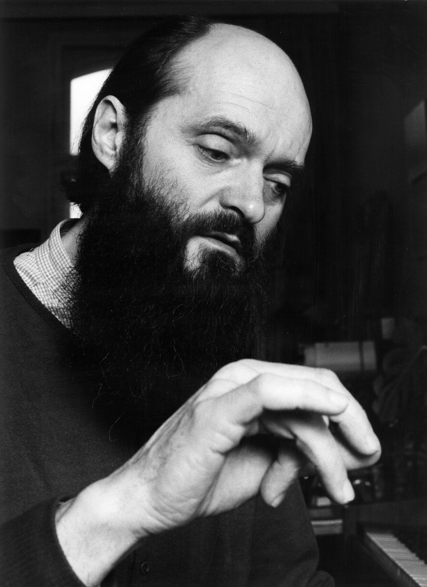Tom C. Avendaño (@tcavendano) on Twitter photo Hoy celebramos los 90 años de Arvo Pärt, uno de los compositores vivos más interpretados de nuestra era, padre del tintinnabuli: la delicadeza y la serenidad en el auditorio.
En los hospitales del NY de los 90, los enfermos terminales de sida pedían oír su música una y otra vez Hoy celebramos los 90 años de Arvo Pärt, uno de los compositores vivos más interpretados de nuestra era, padre del tintinnabuli: la delicadeza y la serenidad en el auditorio.
En los hospitales del NY de los 90, los enfermos terminales de sida pedían oír su música una y otra vez
