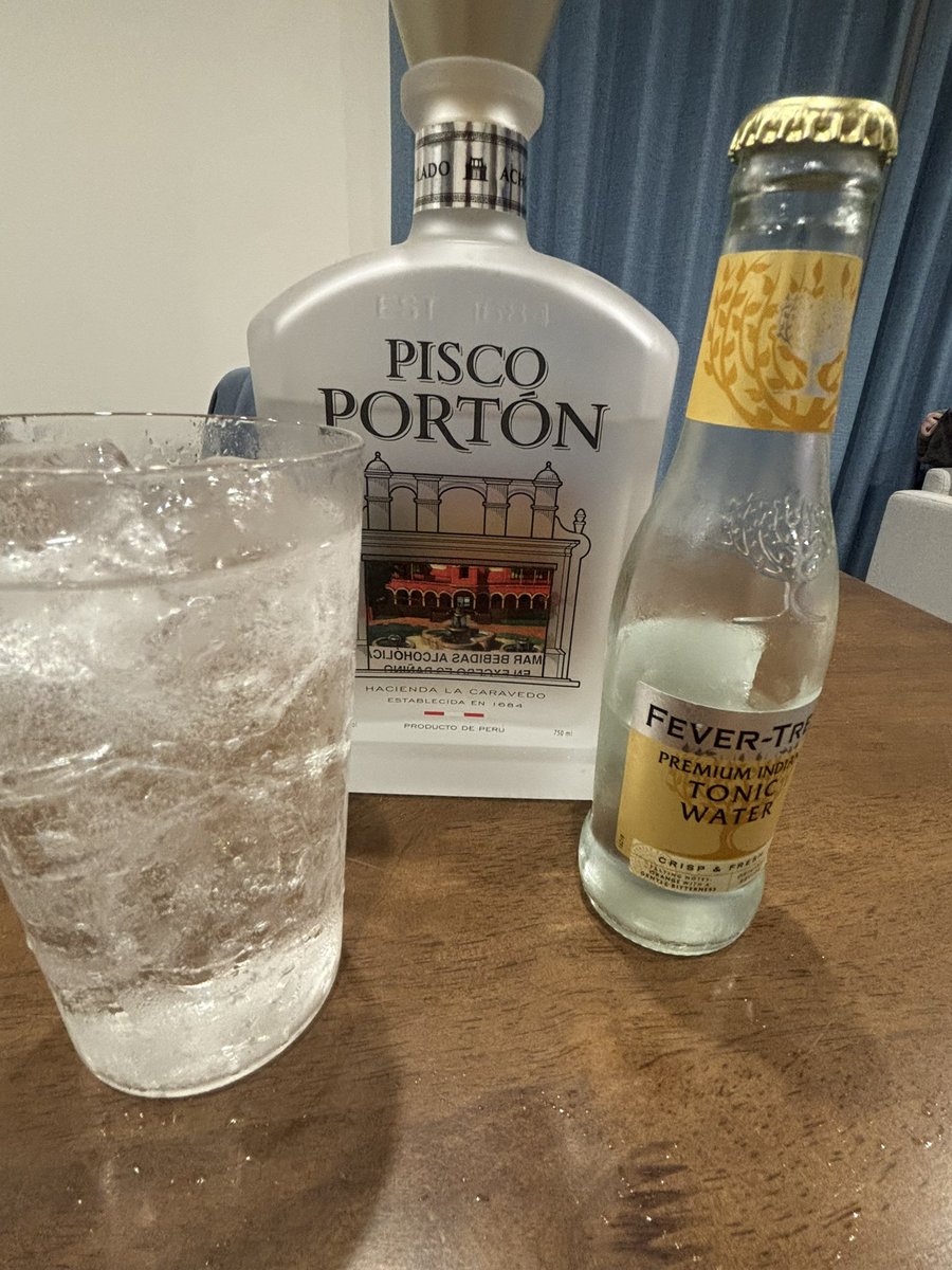 CatsTail_DOL's tweet image. 🌳Thursday🌙.*·̩͙
皆様、1日お疲れ様です❗️

今日はとても充実した人なりました✨
 #晩酌 LINKSTART🪐

 #ピスコポルトン アチョラード
                          ✖️
 #FEVERTREE プレミアムトニックウォーター

🍇ぶどうの香りが濃厚〜
そしてトニックの爽快さが後追いするぅ〜…