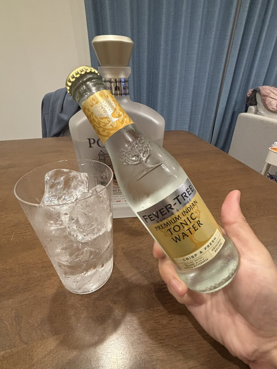 CatsTail_DOL's tweet image. 🌳Thursday🌙.*·̩͙
皆様、1日お疲れ様です❗️

今日はとても充実した人なりました✨
 #晩酌 LINKSTART🪐

 #ピスコポルトン アチョラード
                          ✖️
 #FEVERTREE プレミアムトニックウォーター

🍇ぶどうの香りが濃厚〜
そしてトニックの爽快さが後追いするぅ〜…