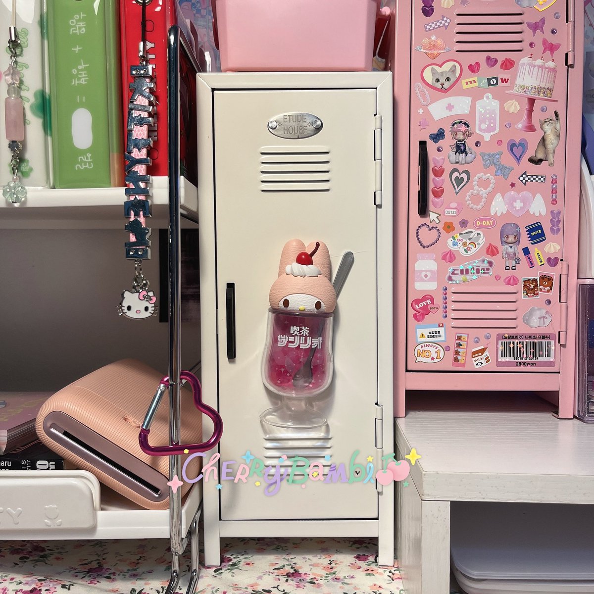 pr_2546's tweet image. ตามหาล็อกเกอร์จิ๋ว สีขาว 
(ขออนุญาตเจ้าของรูปด้วยนะคะ) 

#มินิล็อกเกอร์ #minilocker #ของตกแต่งโต๊ะ #ปล่อยของตกแต่งโต๊ะ