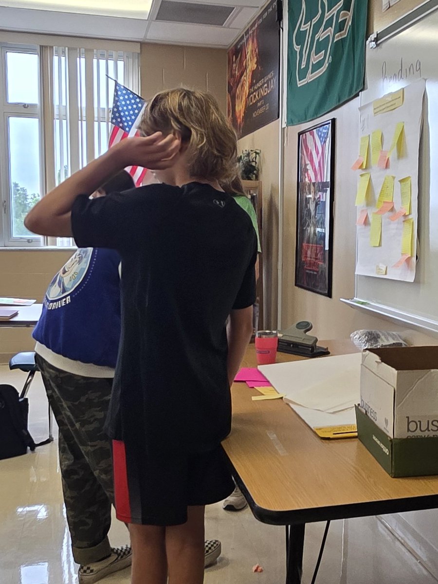 MsMcCracken1's tweet image. Students in Mrs. Roth&apos;s class engaged in a feedback cycle to clarify and revise thinking around a text. #RusheNation #SoaringtoExtraordinary #RavensFueltheFire @rushemiddle