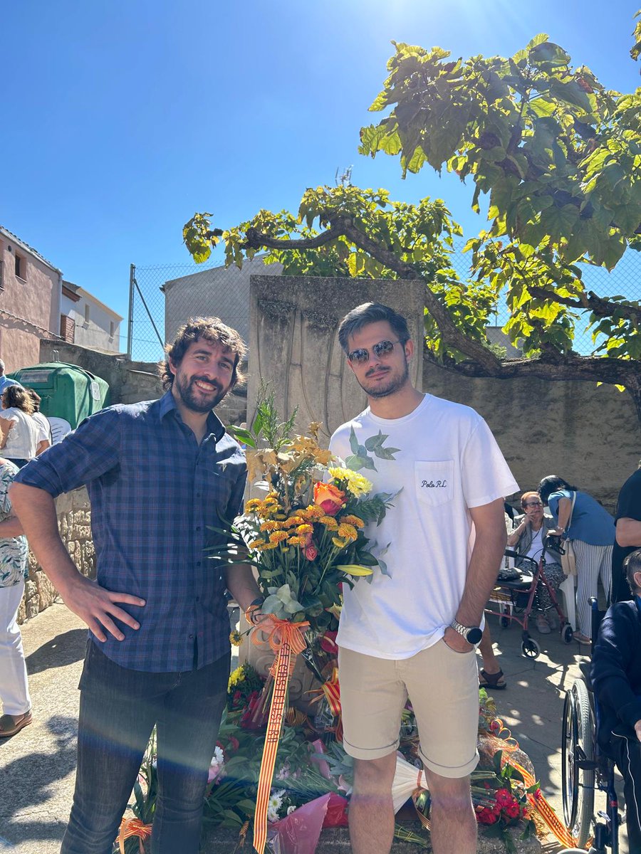 Club Atlètic Castellserà (@catcastellsera) on Twitter photo El Club Atlètic Castellserà present a l'ofrena floral de l'Onze de Setembre del <a href="/AjCastellsera/">Ajunt. Castellsera</a>.
Desitgem a tothom una bona Diada Nacional.
Visca Catalunya lliure!🎗 El Club Atlètic Castellserà present a l'ofrena floral de l'Onze de Setembre del <a href="/AjCastellsera/">Ajunt. Castellsera</a>.
Desitgem a tothom una bona Diada Nacional.
Visca Catalunya lliure!🎗