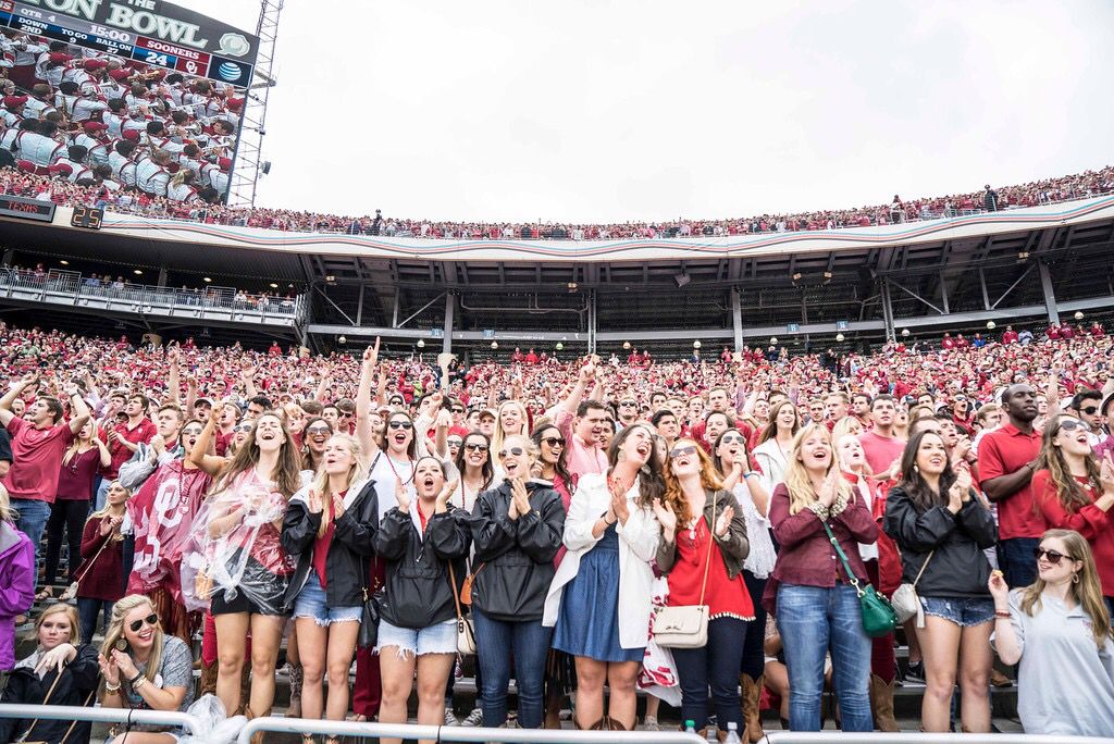 litterscorecard's tweet photo. @UrbanEdgeTv @AMCSports PROFILED LITTERERS include SPORT STADIUM ATTENDEES and TEENS/ADULTS age 16-25! [Ex: Each avg. NFL game generates 80,000+ LBS pounds of waste! Source: Waste360] STOP LITTERING STADIUMS! Dont Hate IT!  #MakeAmericaCleanAgain https://t.co/92TcHjRUV4
