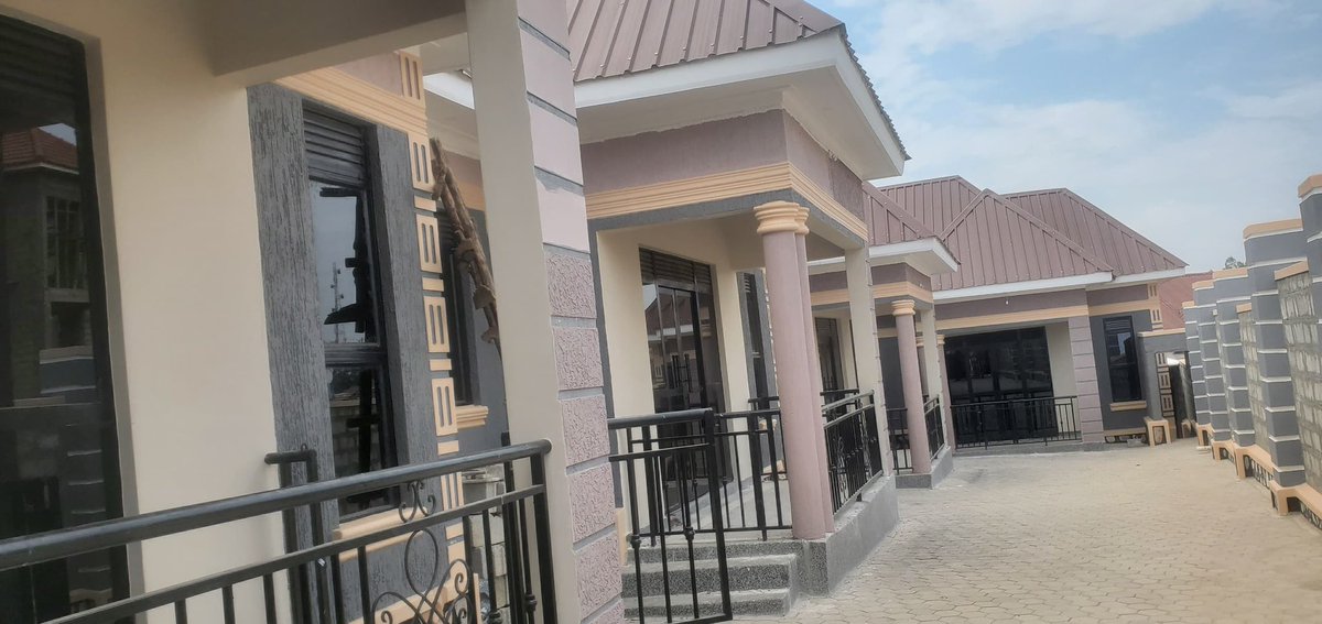 🏠 New Rentals for Sale – Mbarara City🏠

✨ Location: Triangle Hotel Area
📏 Plot Size: 50ft x 100ft (Freehold Titled)

🛏️ Each Unit: 2 Bedrooms + Sitting Room + Kitchen
🚪 5 units
💵 Asking Price: UGX 250M

📍 Secure your investment in the heart of Mbarara City with Dally