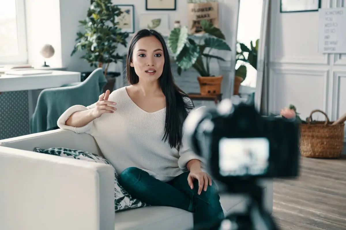 #ContentMarketing 🎴 L’UGC, l’atout confiance des marques 🤝
📲 Avis, posts, vidéos, blogs… vos clients deviennent vos ambassadeurs
📈 Conversion + feedback produit + idées marketing
✅ Jugé plus authentique que la pub traditionnelle
•
✍️ @YesWeBlogtwit
buff.ly/1PI31DD