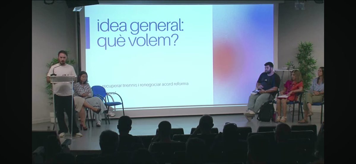 📝 Ahir es va celebrar la primera assemblea del nou comité, en la qual explicàrem a la plantilla les nostres propostes per a negociar un nou conveni col•lectiu i escoltarem les idees dels companys i companyes treballadors del diari.