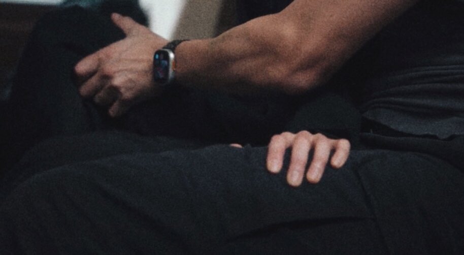 i’m still losing my mind over his hand placement during this whole scene #Tempest