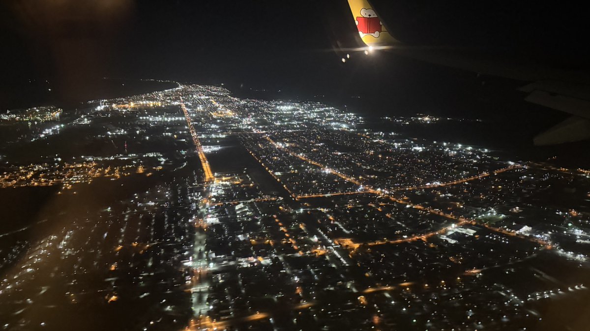 TH_wildlifer's tweet photo. 鳥学会のために、哺乳類学会から2週間ぶりの札幌。
ゲリラ豪雨で電車も飛行機もダイヤ乱れまくってて大変な往路だった…

明日の自由集会と明後日のポスターよろしくおねしゃす https://t.co/PTzgI8bslx