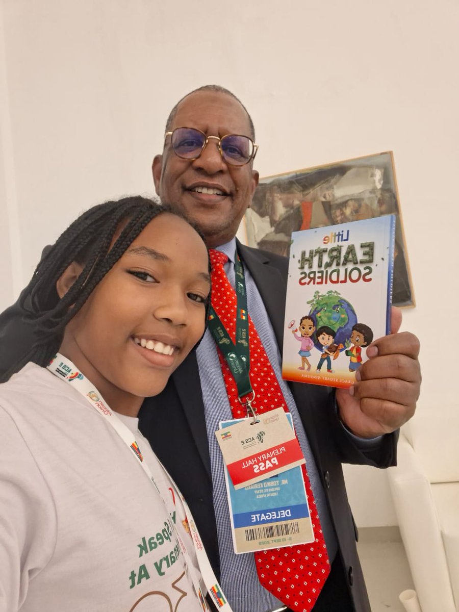 Honored to meet Mr. Keriako Tobiko, former Cabinet Secretary for Environment &amp; Forestry in Kenya. 🇰🇪
He shared powerful words that will stay with me and he left with a copy of Little Earth Soldiers. 🌍📖
#AfricaClimateSummit #LittleEarthSoldiers #ChildClimateAction