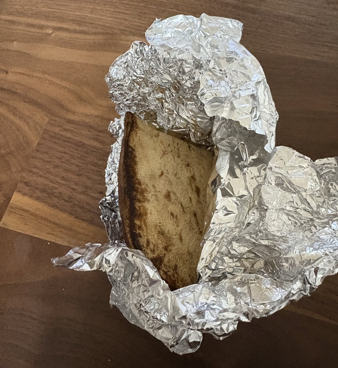 母に焼き芋食べさせてあげたくて、このレシピ見ながら作ってたんだけどなぜか岩が出来ちゃったのでﾐﾃ🥹笑