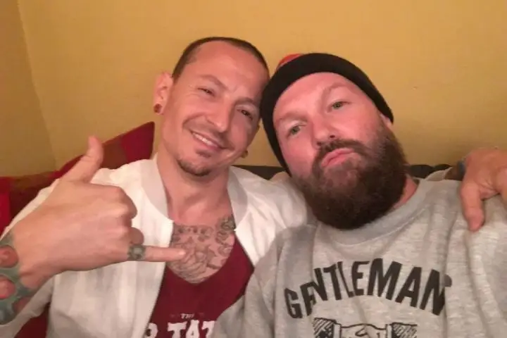 LPLive's tweet photo. Limp Bizkit's new song "Makin' Love to Morgan Wallen" begins with Fred rapping, "Damn, I miss you Chester // sending love from my bass compressor" https://t.co/4ZjwjvibCD
