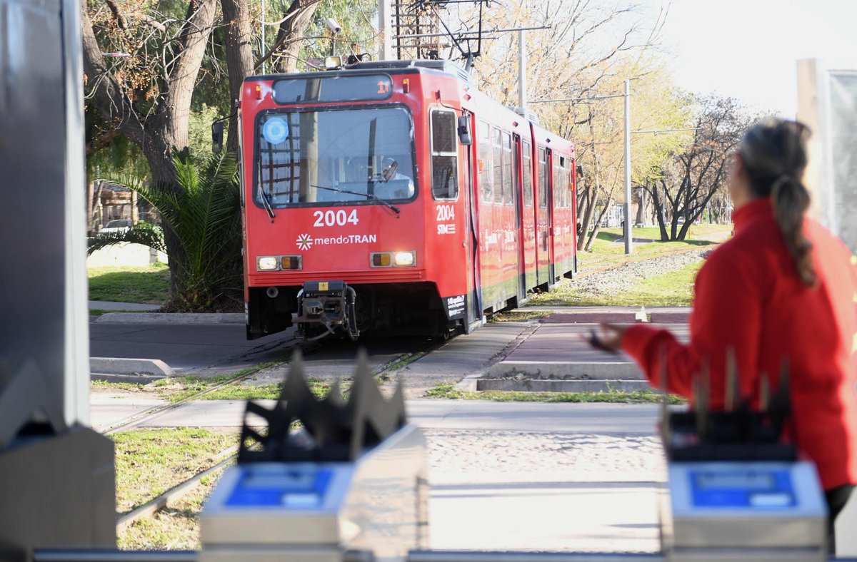 ¡Metrotranvía! Otro parador intervenido.
Tal como fue anunciado y cumpliendo con los tiempos previstos, ya están operativos los nuevos paradores Pellegrini y Progreso en Godoy Cruz.
Más seguridad y control en el transporte.
Con tecnología inteligente, el <a href="/MendozaGobierno/">Mendoza Gobierno</a> facilita