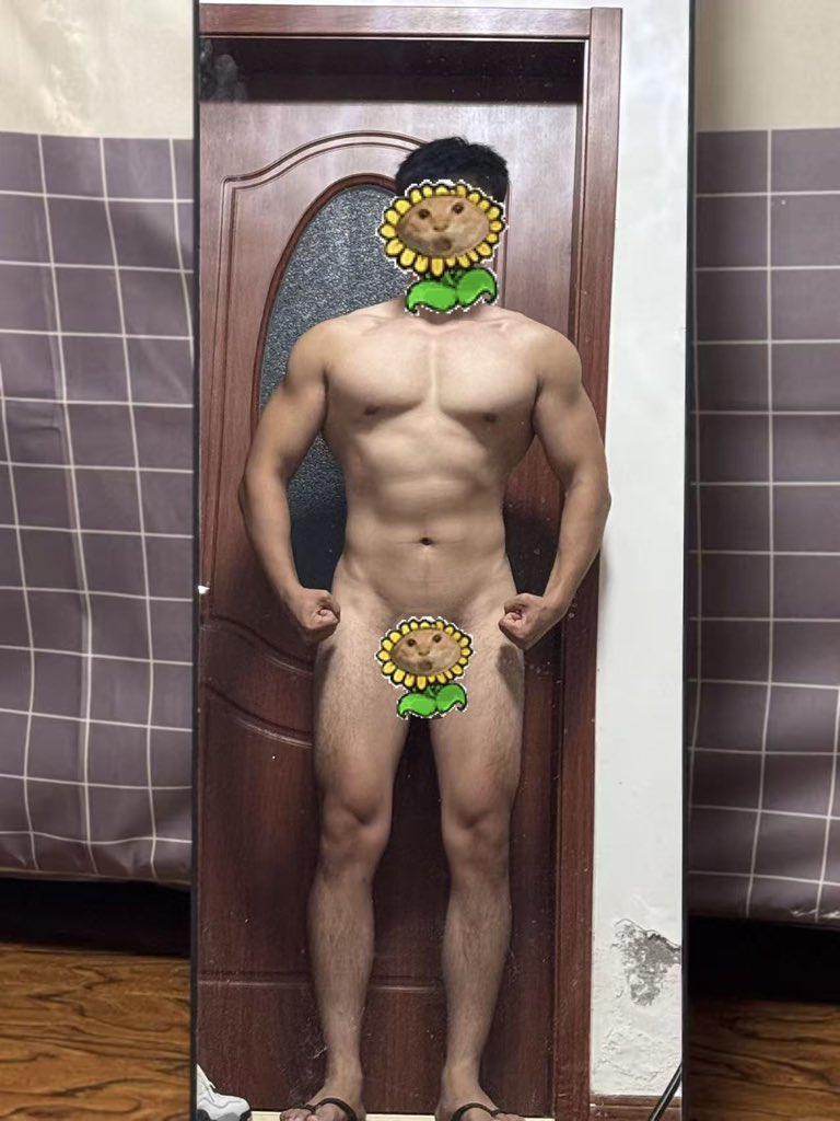 粉丝量到5555啦，发一张近照吧😚
肥肥的